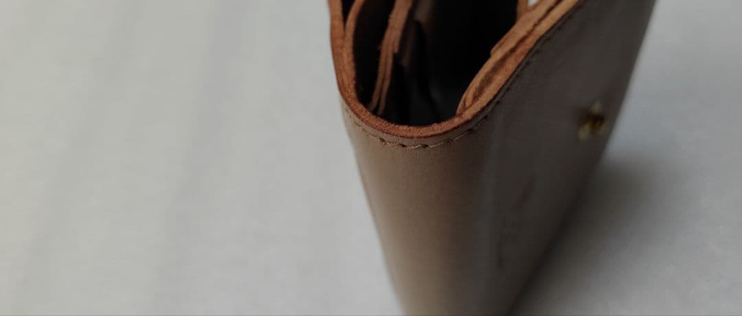 rima様　美品　IL BISONTE　二つ折り財布　ベージュ　がま口　ミニ財布