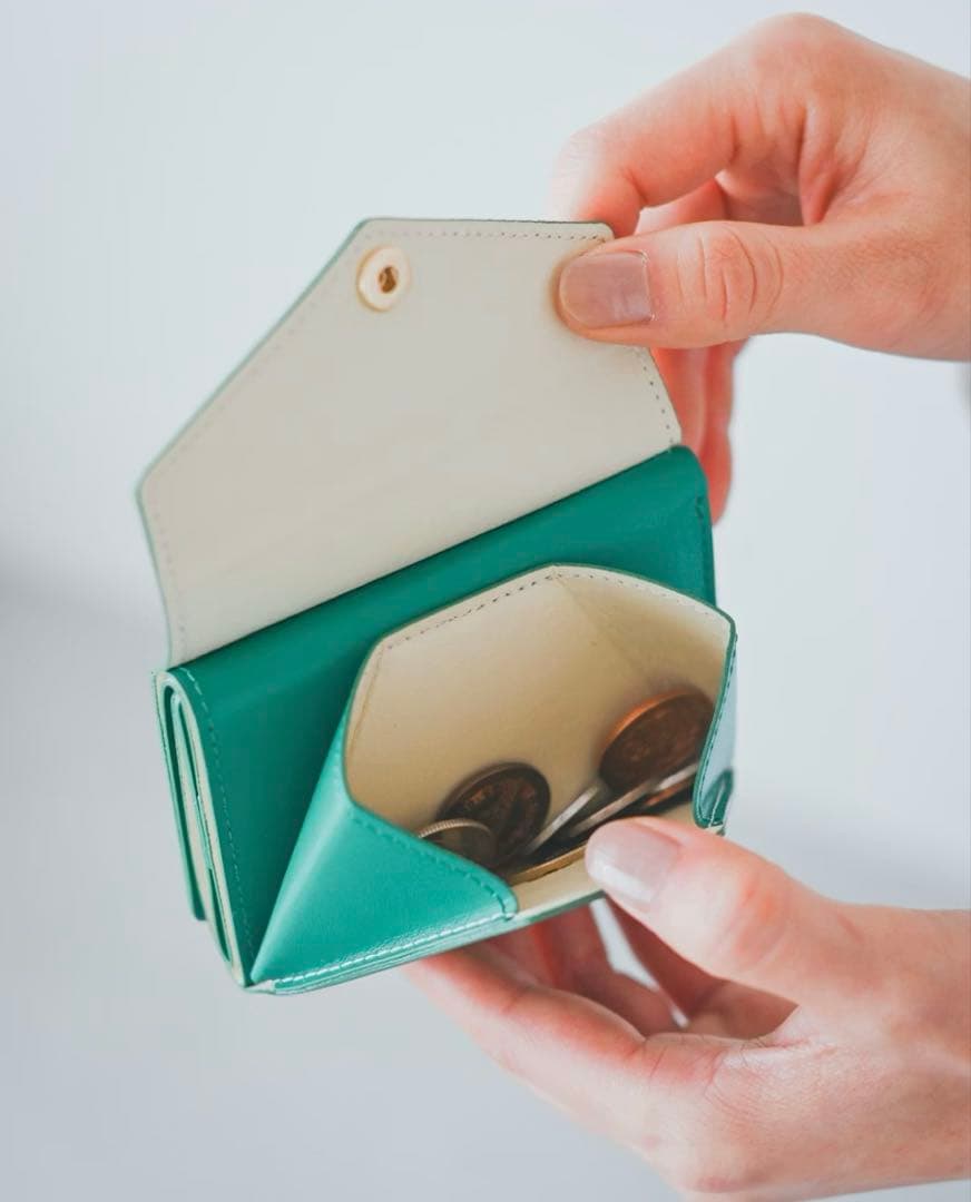 手のひらサイズの本革財布　KURASHI&Trips PUBLISHING