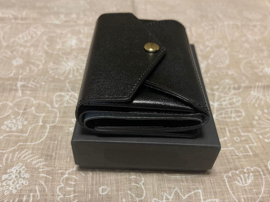 手のひらサイズの本革財布　KURASHI&Trips PUBLISHING