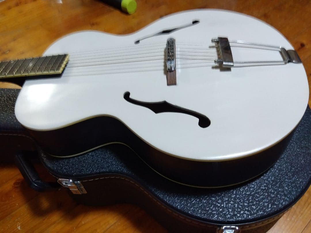 ギター loar LH-300