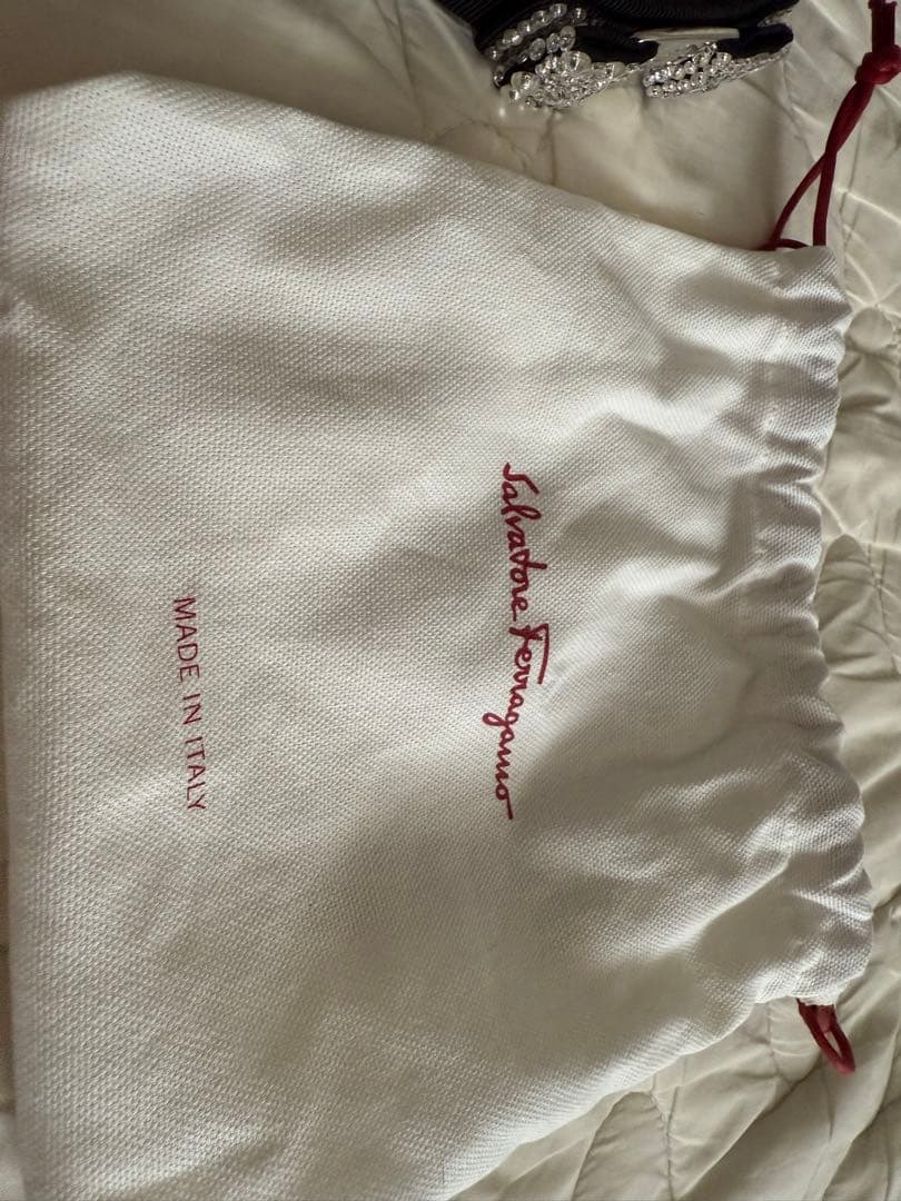 フェラガモ　カチューシャ　美品