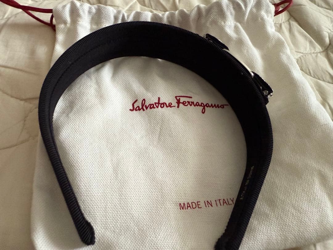 フェラガモ　カチューシャ　美品