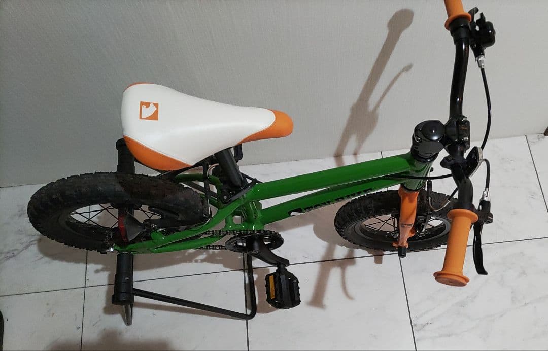 落馬の王子　ヨツバサイクル　幼児用自転車 12インチ 緑オレンジ 補助輪付