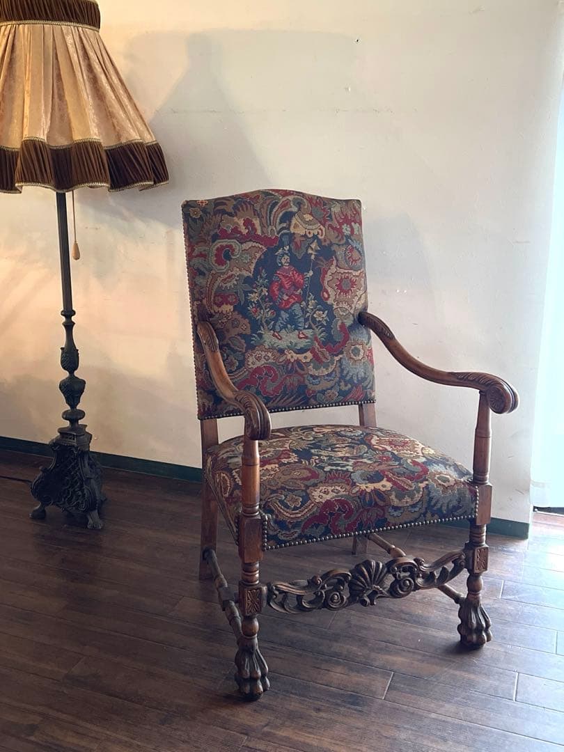 k207r124 神戸家具 カーヴィングアームチェア 英国アンティーク 彫刻装飾