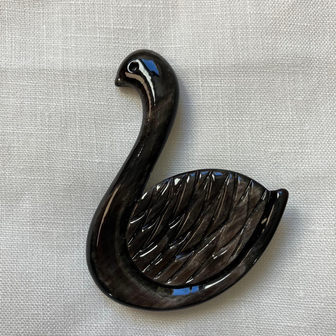 Sally Scott 黒鳥 水牛の角 ブローチ