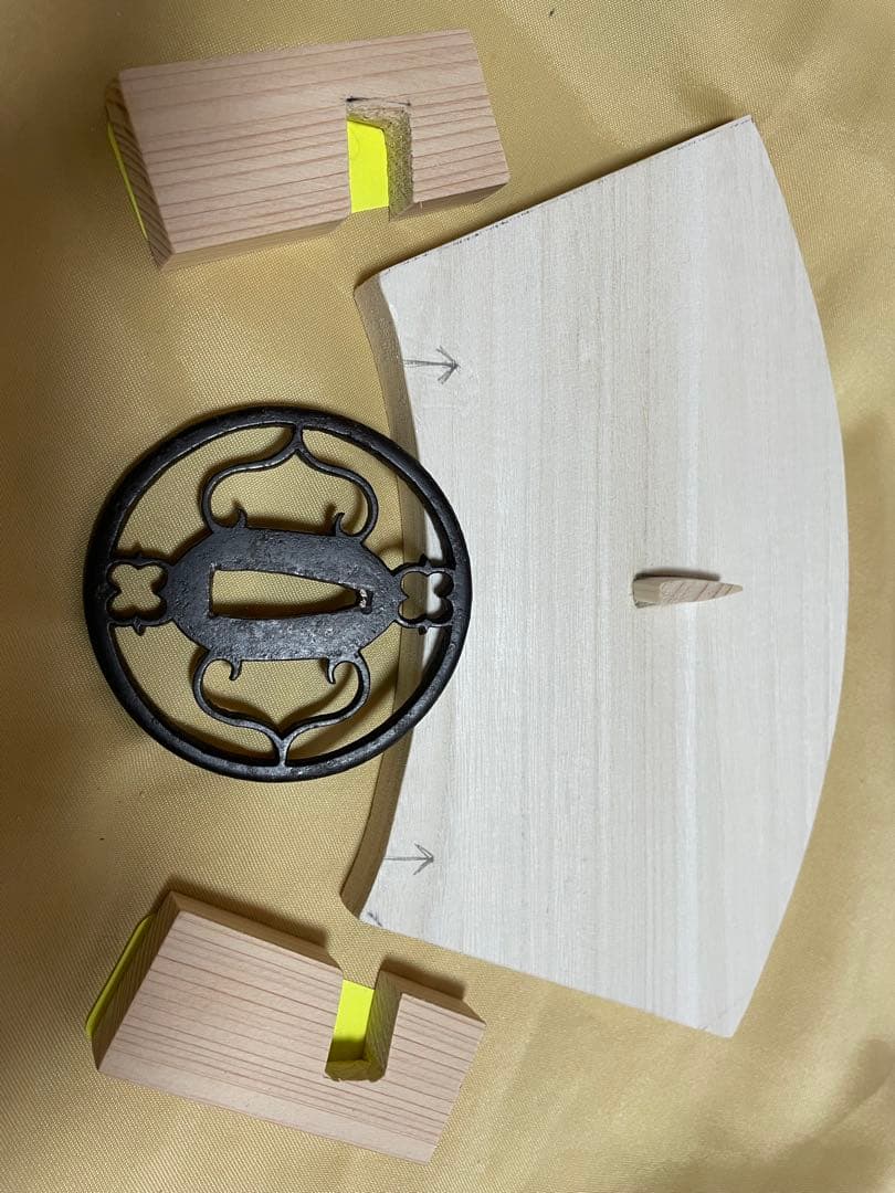 鍔　鉄地透かし鐔