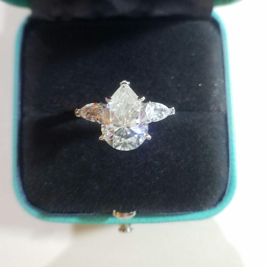 マーフィー様！最高級モアサナイト ペアシェイプ 3ストーンリング