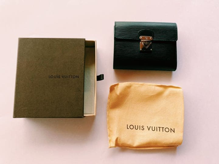 新品★LOUIS VUITTON(ルイヴィトン)折り畳み財布