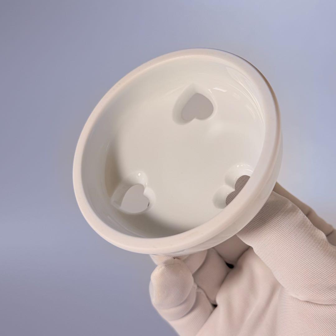 奥川俊右衛門　白磁梅彫文三つ足香炉　共箱　共布　初代奥川忠右衛門に師事　究極白磁