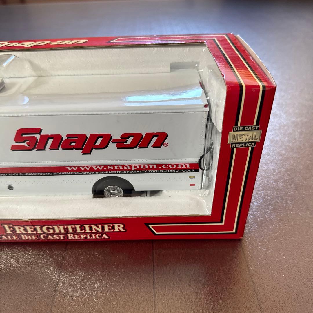 ミニカー Snap-on MT-55 Freightliner