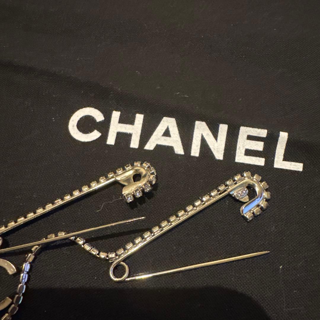 新品❤️CHANEL 安全ピンブローチ　ココマーク　ダブルピンメタル