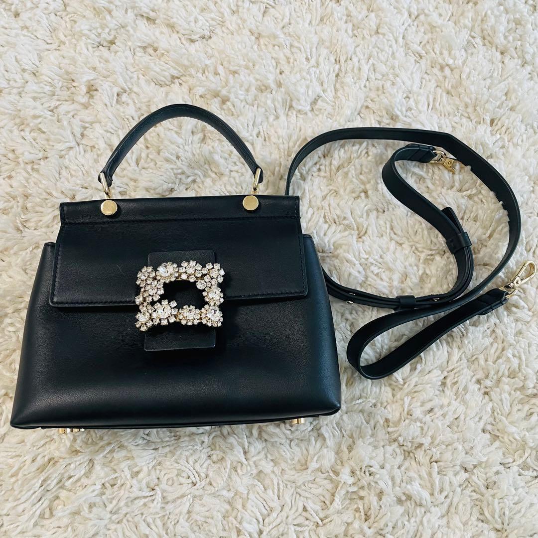 ロジェヴィヴィエ・ビジュー付き黒パーティーバッグ(超美品)✨