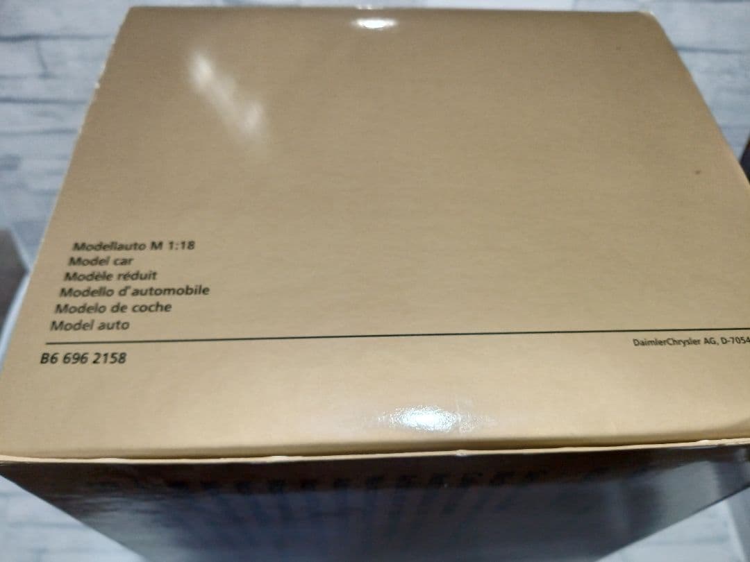 1/18 メルセデス　マイバッハ　57 ディーラー品　ミニカー