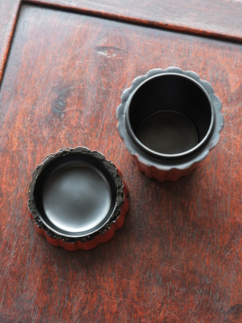 道場宗廣　菊割棗　 根来塗　茶入れ　茶器　漆工芸　共箱　茶道具　Q1993