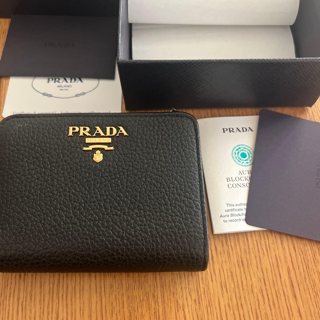 PRADA 二つ折り財布 ブラック