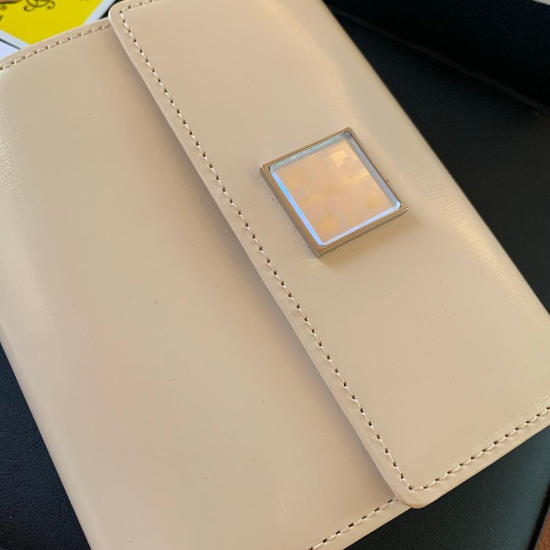 新品未使用　GIVENCHY ジバンシー 二つ折り財布　レザー財布　味岡製