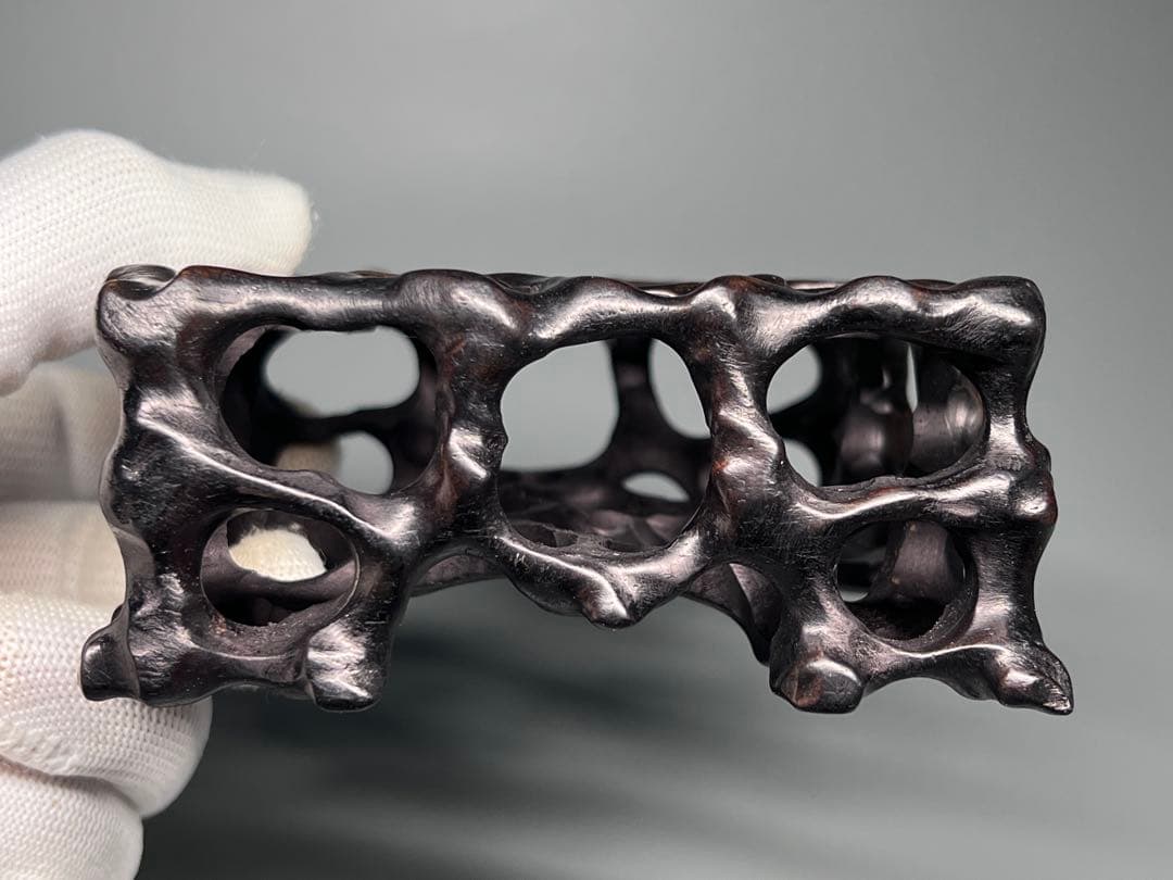 唐木　花台　透かし彫り　花瓶台　飾り物　置物台　盆栽台　華道具　細工彫　四角形