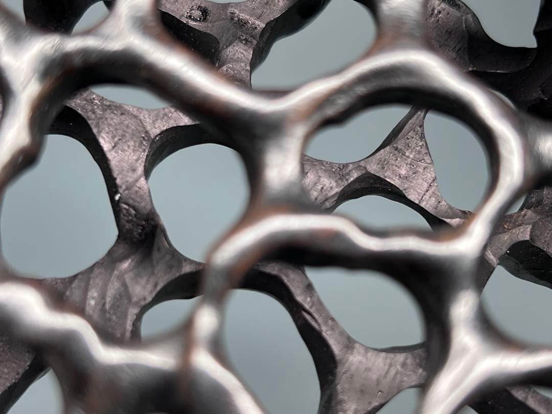 唐木　花台　透かし彫り　花瓶台　飾り物　置物台　盆栽台　華道具　細工彫　四角形