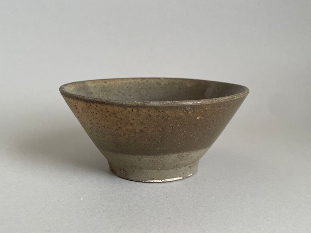 18世紀 壺屋焼 灰釉碗マカイ茶碗 琉球古陶 湧田焼 古我知焼 涌田 鉄釉 鉄絵