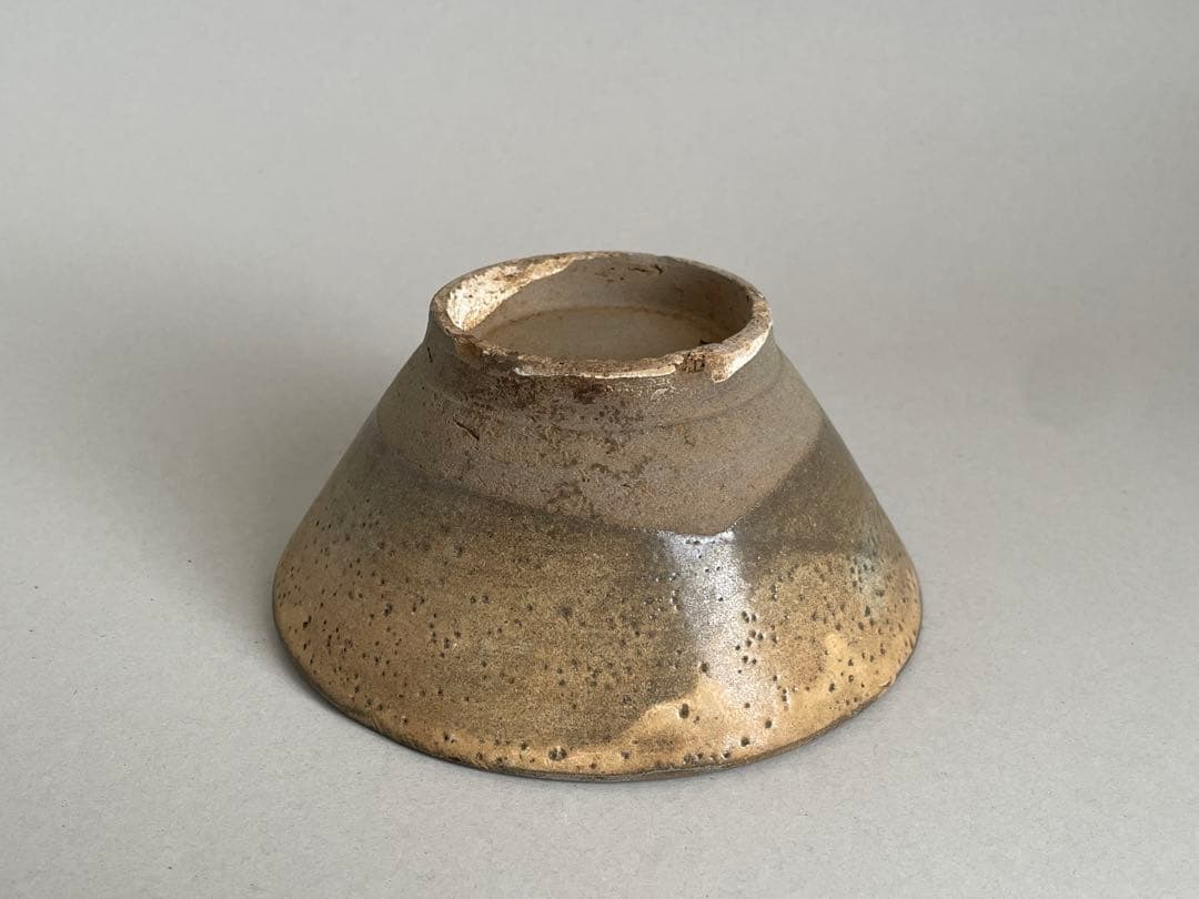 18世紀 壺屋焼 灰釉碗マカイ茶碗 琉球古陶 湧田焼 古我知焼 涌田 鉄釉 鉄絵