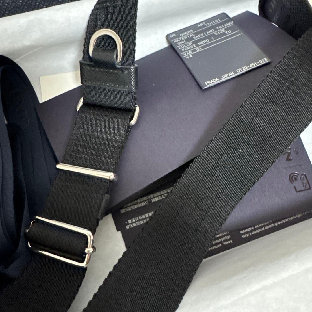 サフィアーノトライアングル iPhone 15 Pro用カバー