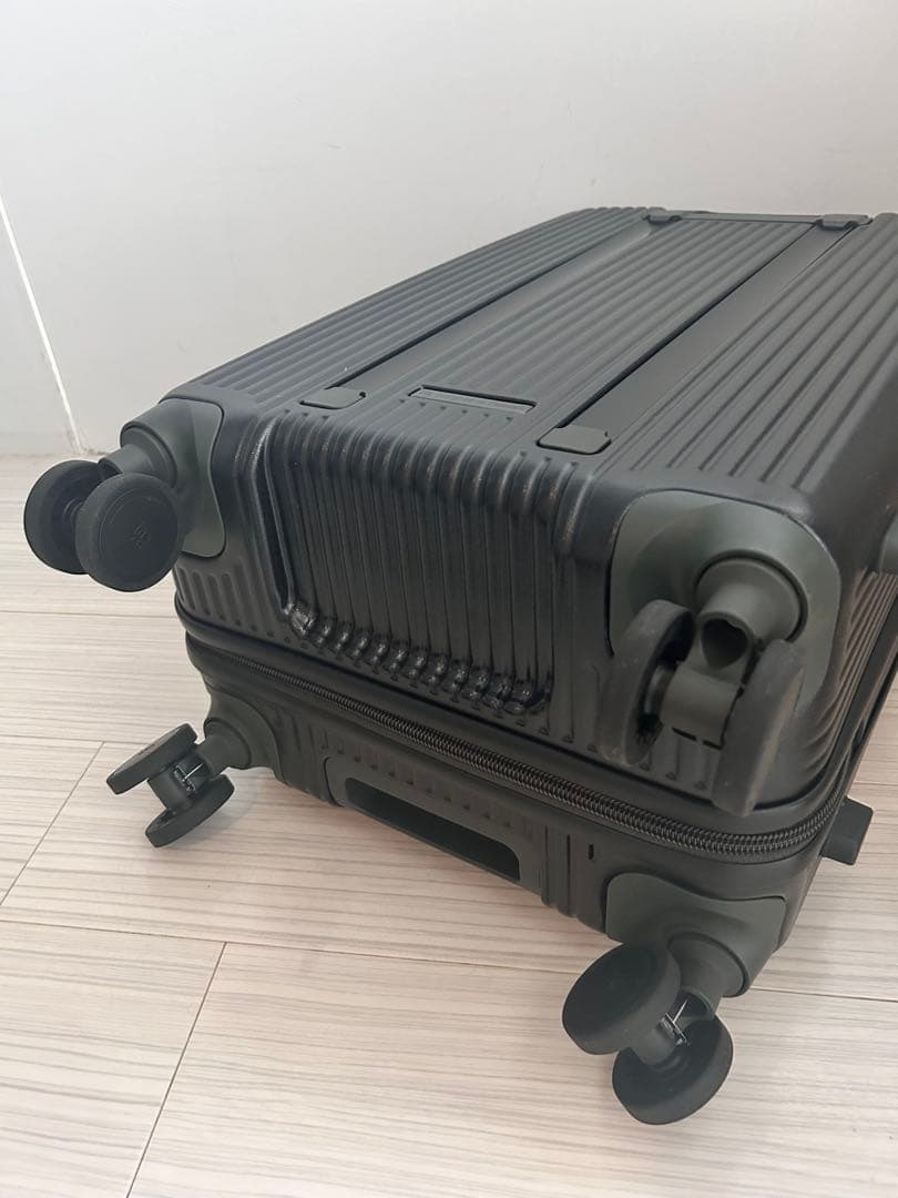 イノベーターINV155 MadBlack 55L Middle キャリーケース