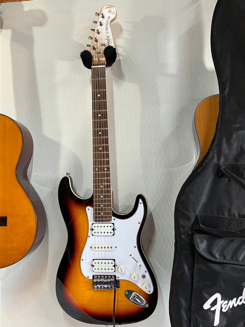 美品！ストラトタイプ・バインディングにfenderストラップ・ソフトケース付き♪