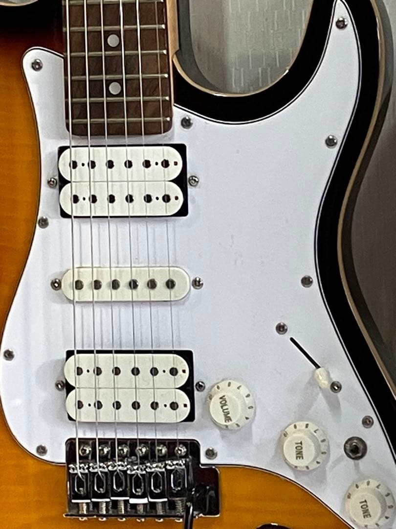 美品！ストラトタイプ・バインディングにfenderストラップ・ソフトケース付き♪