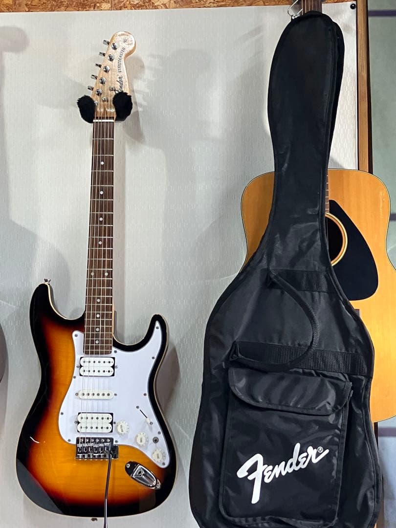 美品！ストラトタイプ・バインディングにfenderストラップ・ソフトケース付き♪