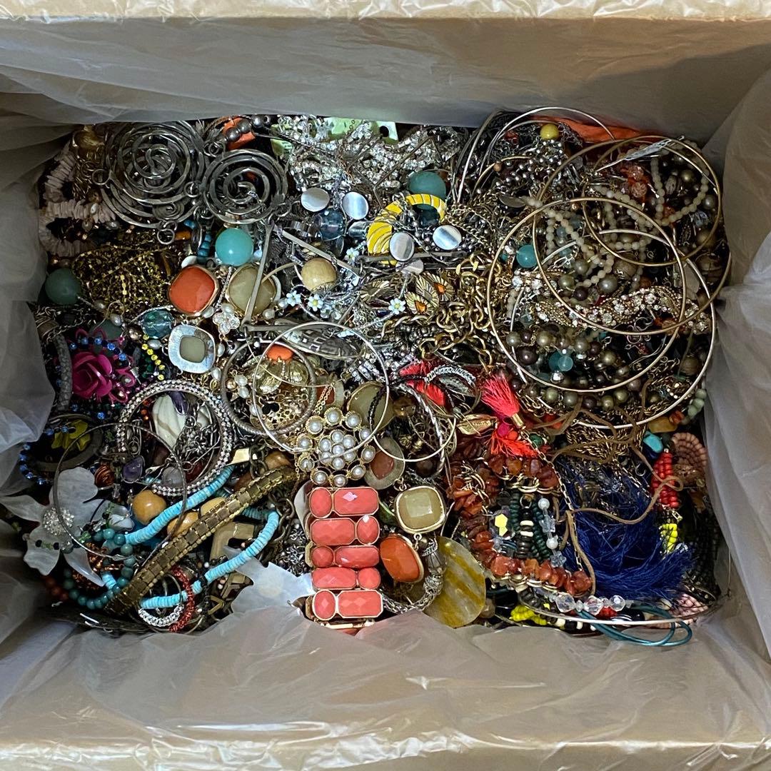 大量　まとめ売り　ジャンク　未選別　アクセサリー色々⑧　約8.1㎏　ネックレス他