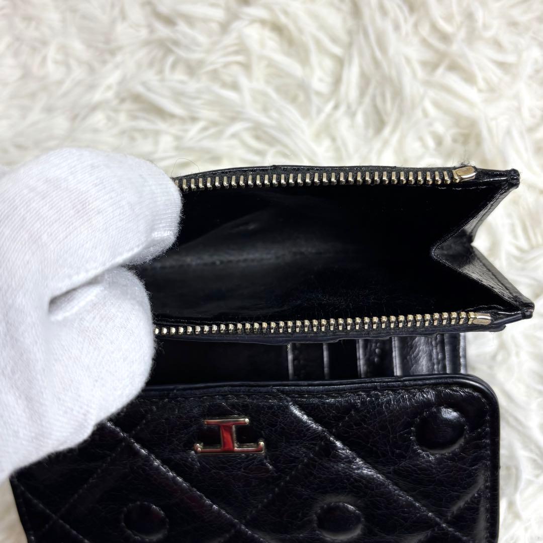 トッズ　TOD's 三つ折り財布　 キルティング　ブラック　Tロゴ