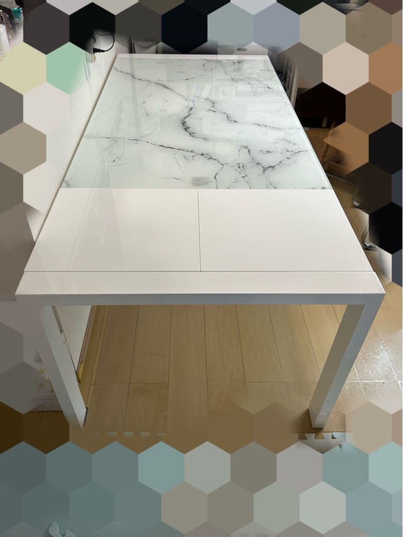 ＊最終値下げ＊美品＊ニトリ　伸縮式　大理石柄　ホワイト　ダイニングガラステーブル