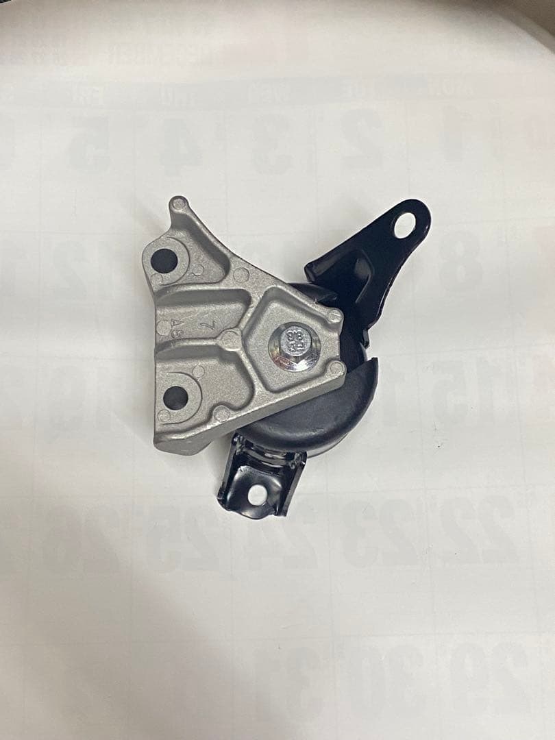 AZR60G エンジンマウント 右 12305-28080 ノア ヴォクシー