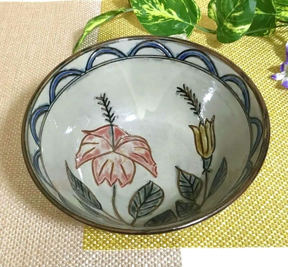 沖縄やちむん　魚文　壺屋焼　宮陶房　宮城須美子　レア❢　花と海洋生物　丼　深鉢