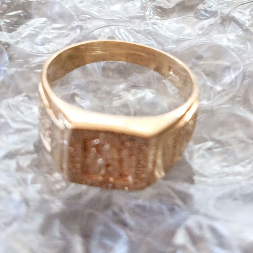 ゴールド 18Kスクエア型 レリーフリング