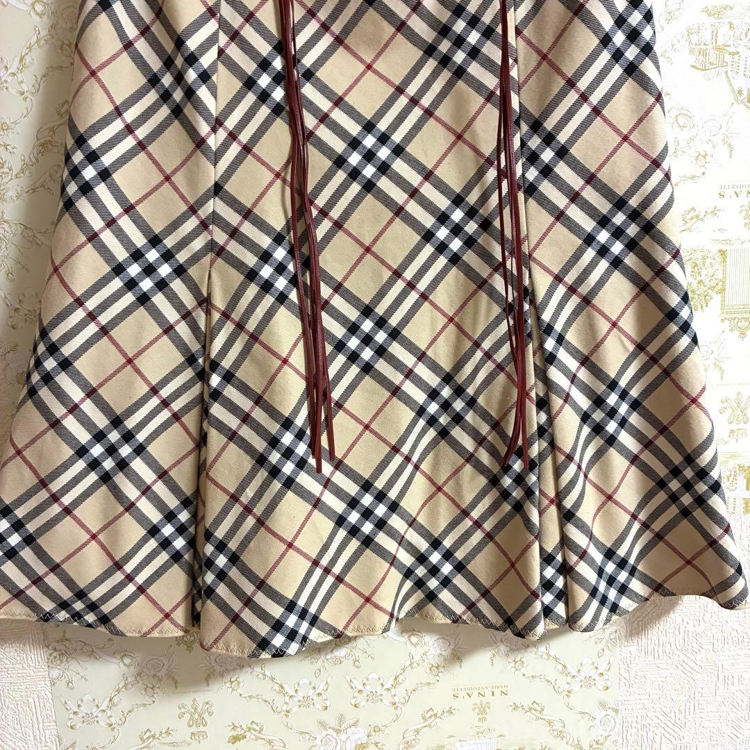 バーバリーブルーレーベルノバチェック台形スカート 36 ベージュ系ベルト付き美品
