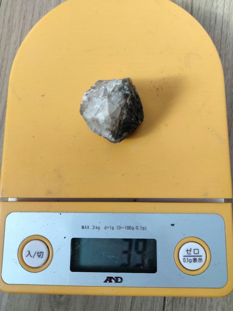 国産鉱物　山梨県　平沢鉱山　天然水晶　　トルマリン入り水晶　 番号701