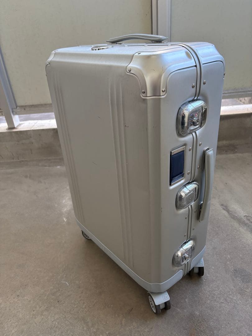 ゼロハリバートン アルミニウム PURSUIT 57L 預け入れ手荷物サイズ