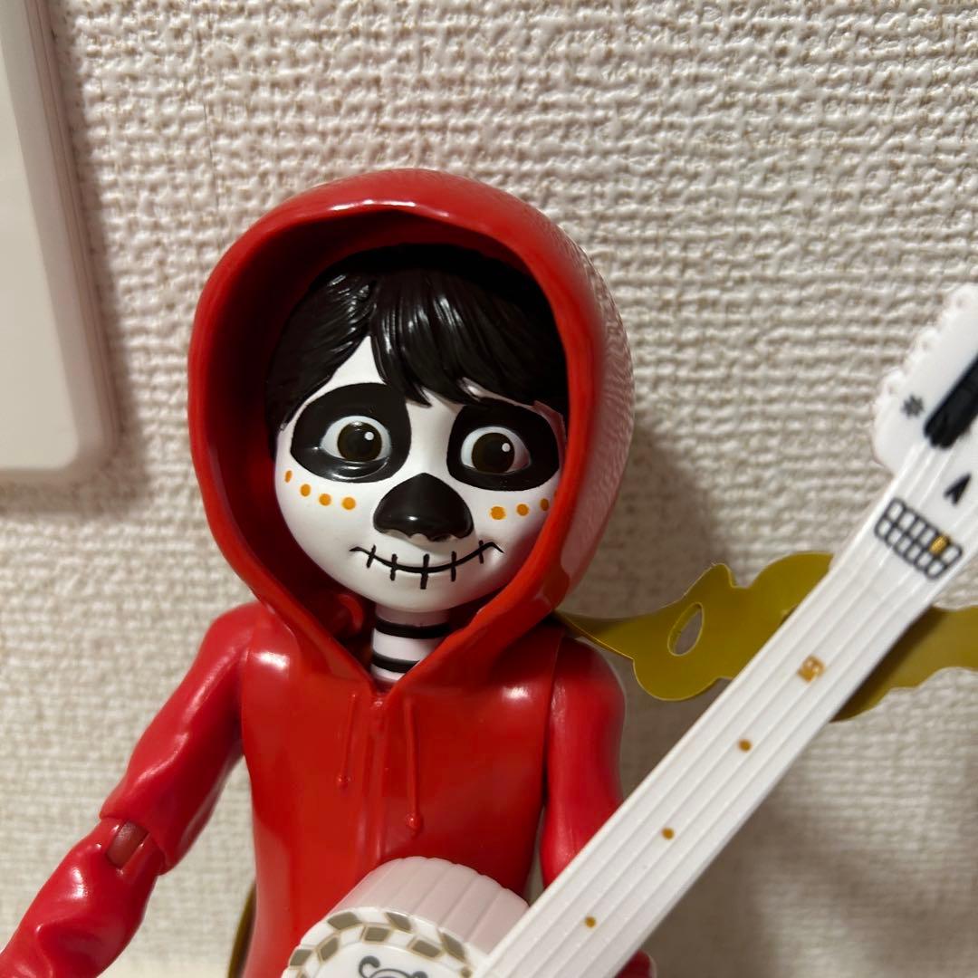 ディズニーオンアイス　ミゲル ギターリメンバーミー　フィギュア