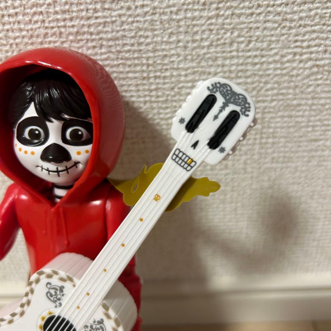 ディズニーオンアイス　ミゲル ギターリメンバーミー　フィギュア