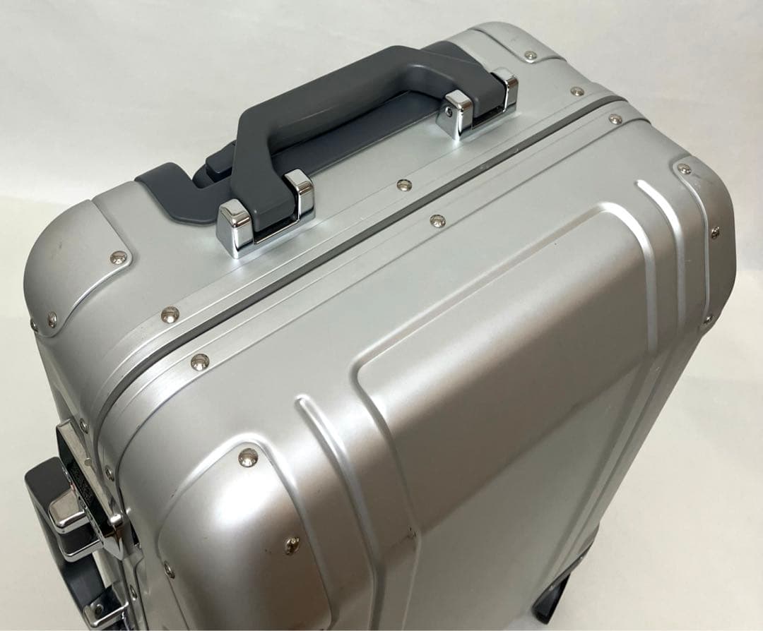 送料無料 ゼロハリバートンGEO ALUMINUM3.0 Carry-On31L
