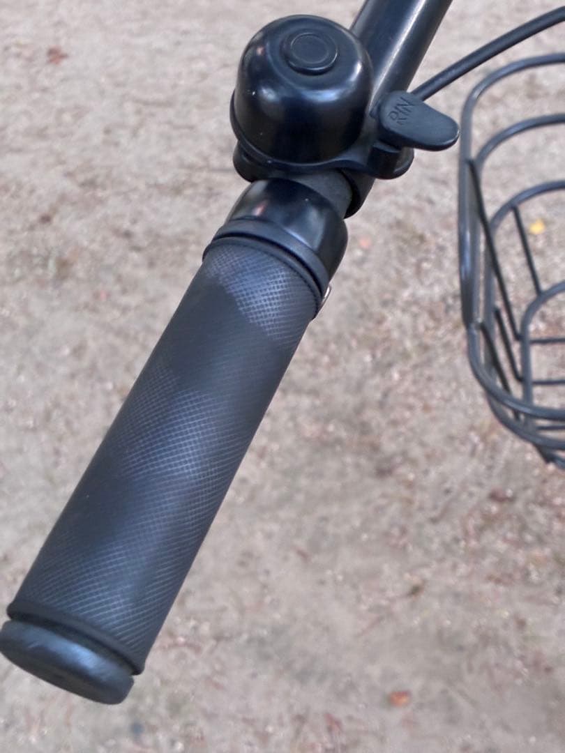 人気良品！！bikke 2b 非電動　20型 3段ギア チャイルドシート付き