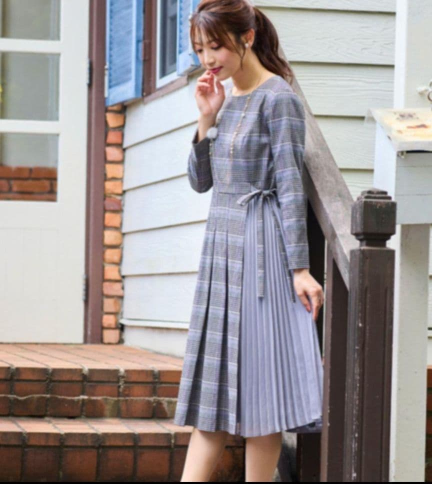 定価約３万円【42】ローズティアラ　RoseTiara　プリーツ切替フレアワンピ