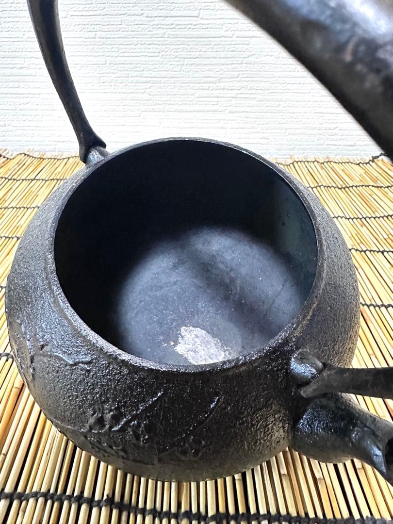 未使用品　南部虎山工房造　１０型梅文様　南部鉄瓶　Mona mama様　売約済み