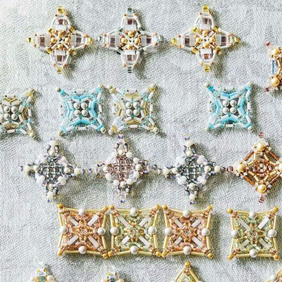 フェリシモ　グラスビーズ連続模様の小さなモチーフ　15回分