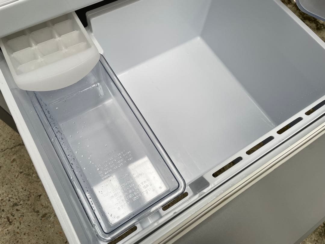 近隣配達可能　美品　AQUA 272 L 3ドア冷蔵庫　AQR-27J