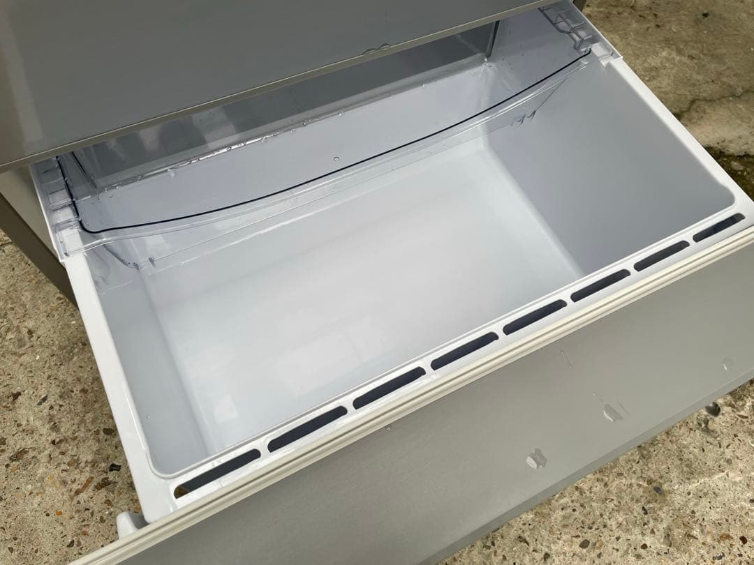 近隣配達可能　美品　AQUA 272 L 3ドア冷蔵庫　AQR-27J