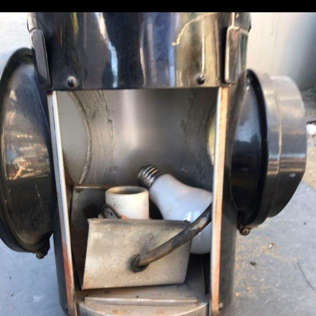 小糸工業株式会社製信号灯