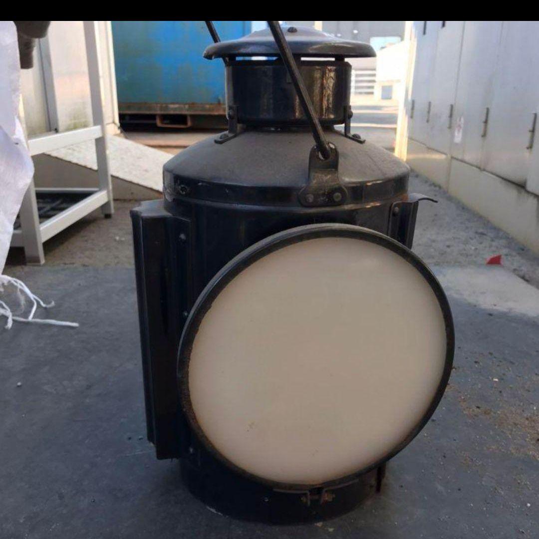 小糸工業株式会社製信号灯