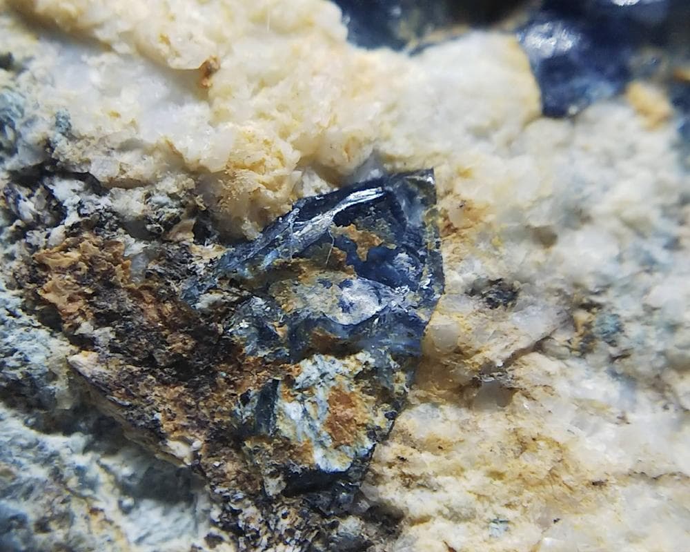 350 ベニトアイト 結晶 原石 母岩付き